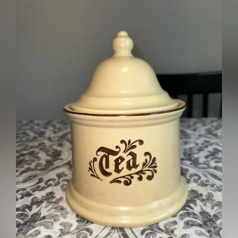 Vintage & Discontinued Pfaltzgraff Village Tea Canister - Picture 1 of 9